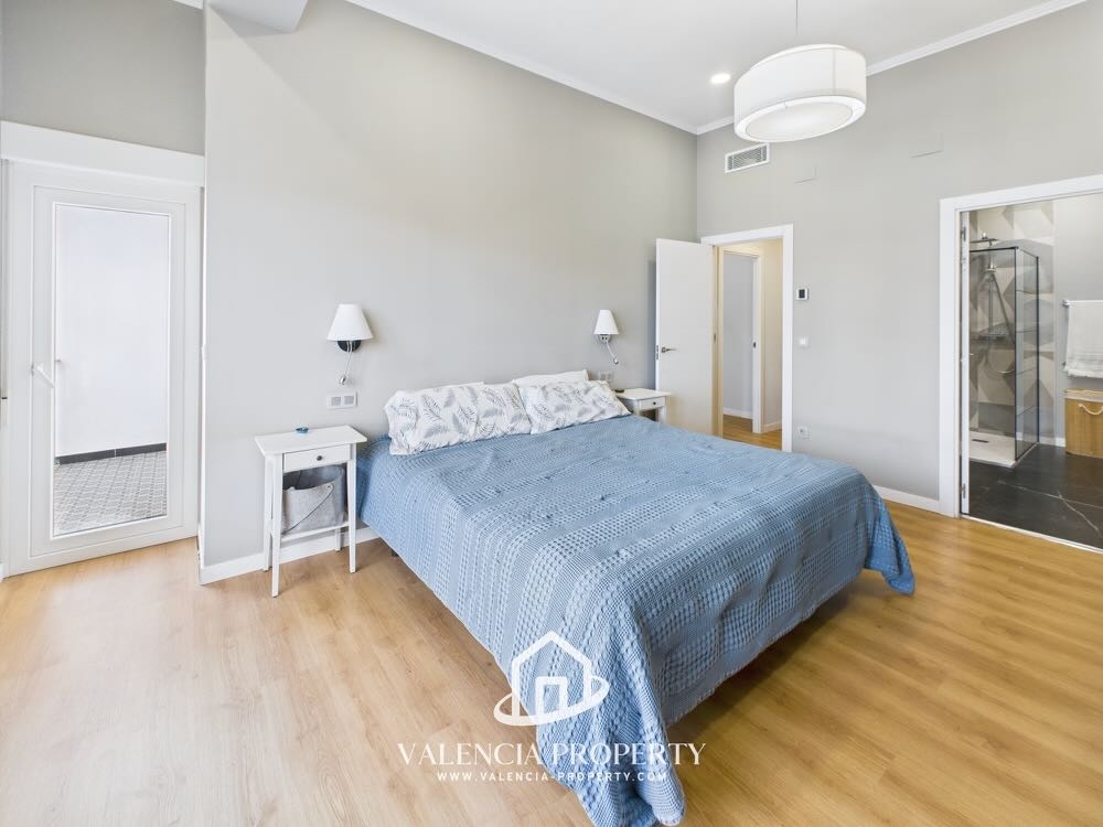 Property 2440 - Image 25